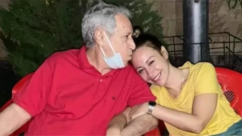 منة شلبي تشكر المعزين في وفاة والدها
