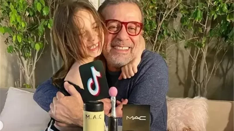 شريف منير يحتفل بعيد ميلاد حفيدته