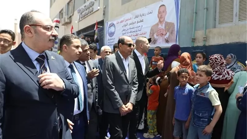 كدواني يتابع أعمال القافلة الطبية المجانية بقرية أبا البلد بمغاغة