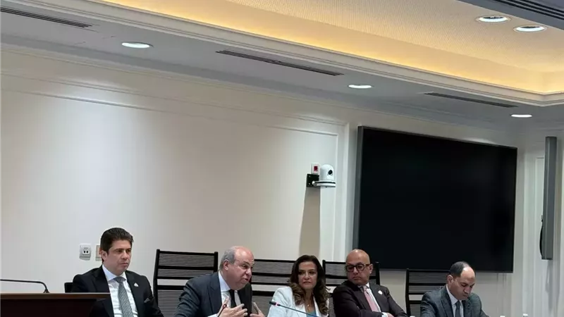 الحفنى : مصر للطيران تلتزم بحقوق المسافرين والزيادات فرضتها الأوضاع الإقليمية