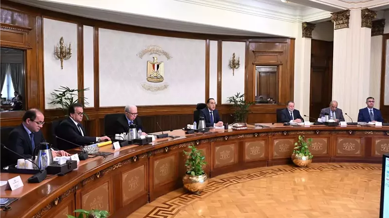رئيس الوزراء: إيقاف العمل بقرار غلق المحال الساعة 11م والعودة إلى المواعيد الطبيعية