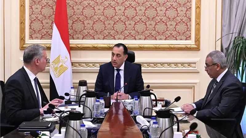 رئيس الوزراء يلتقي وزير البترول والثروة المعدنية لمتابعة عددٍ من ملفات العمل