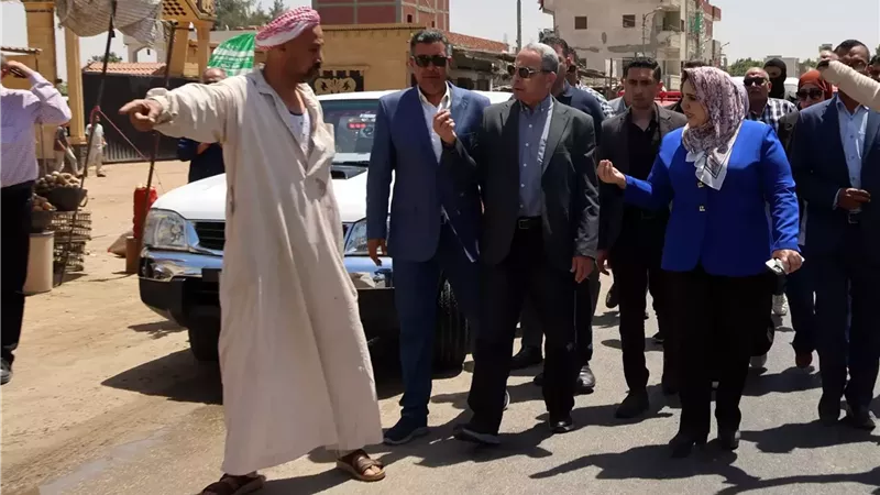 تفاصيل جولة ميدانية لمحافظ الإسماعيلية بالقصاصين..صور