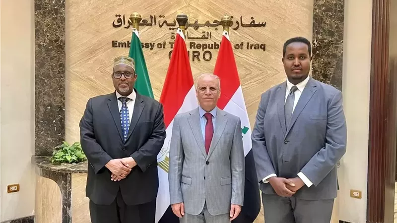 سفير الصومال بمصر يبحث مع نظيره العراقي تعزيز التعاون المشترك