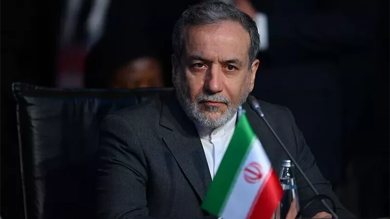 وزير الخارجية الإيراني يصل روسيا لإجراء مباحثات مع بوتين