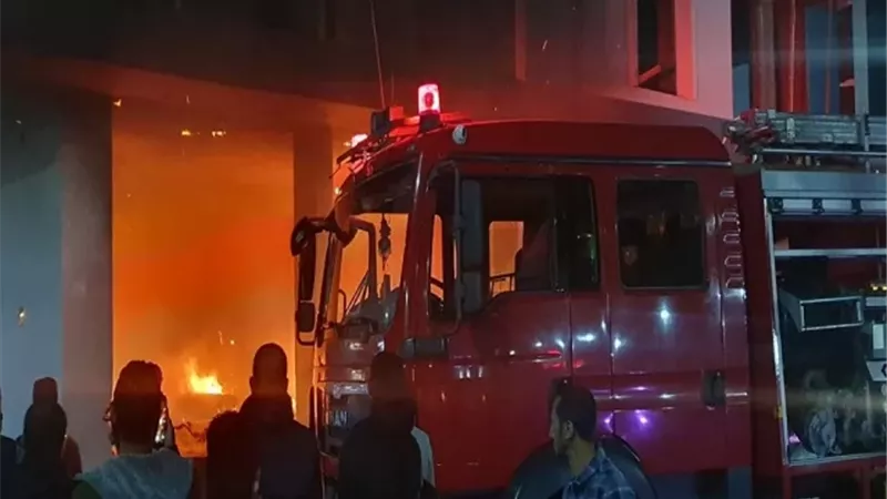 إندلاع حريق داخل 3 محلات بمنطقة أمبابة