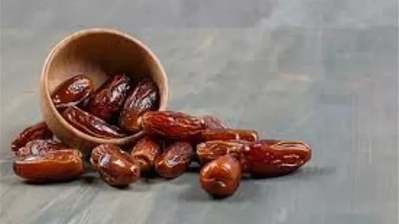 لماذا ينصح بتناول التمر على الريق؟ فوائد مذهلة للجسم