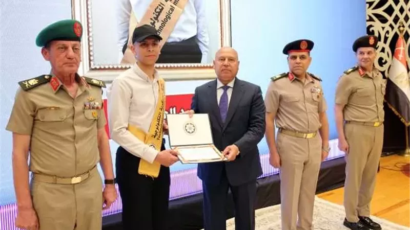 الأكاديمية العسكرية المصرية تنظم مراسم الإحتفال بتخرج دورات تدريبية للمرشحين للعمل بوزارة النقل