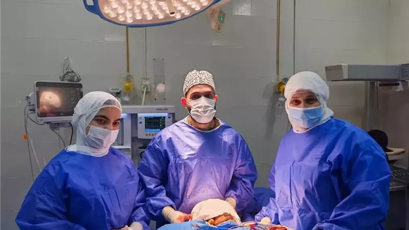 جراحة 9 ساعات لإعادة بناء الوجه والجمجمة بمستشفى شربين المركزي