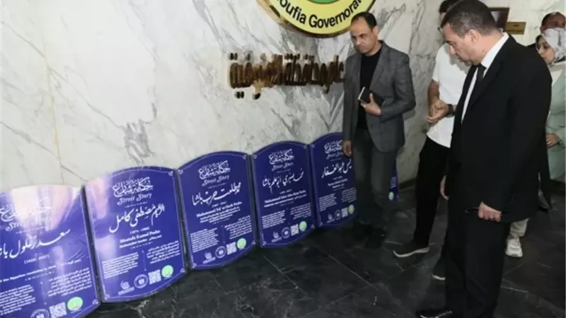 الغريب يتفقد لوحات مشروع حكاية شارع لتعزيز الهوية الحضارية