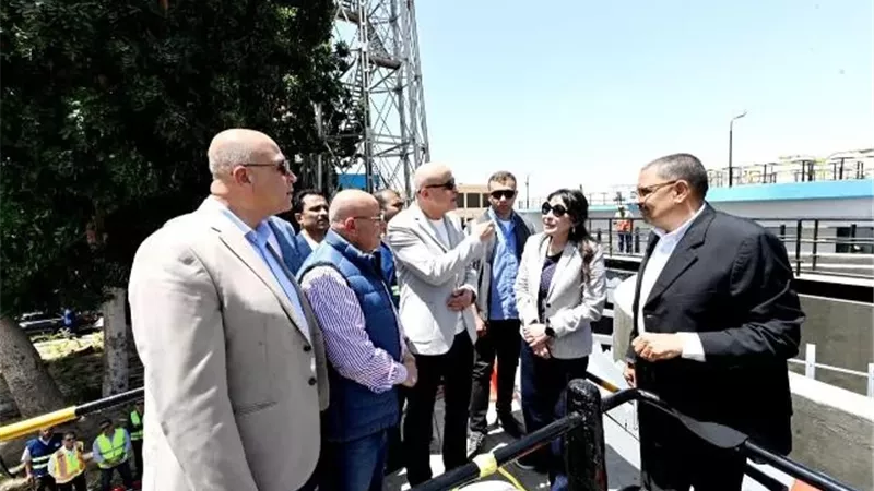 وزيرة الإسكان ومحافظ الأقصر يتفقدان محطة مياه الأقصر الغربية