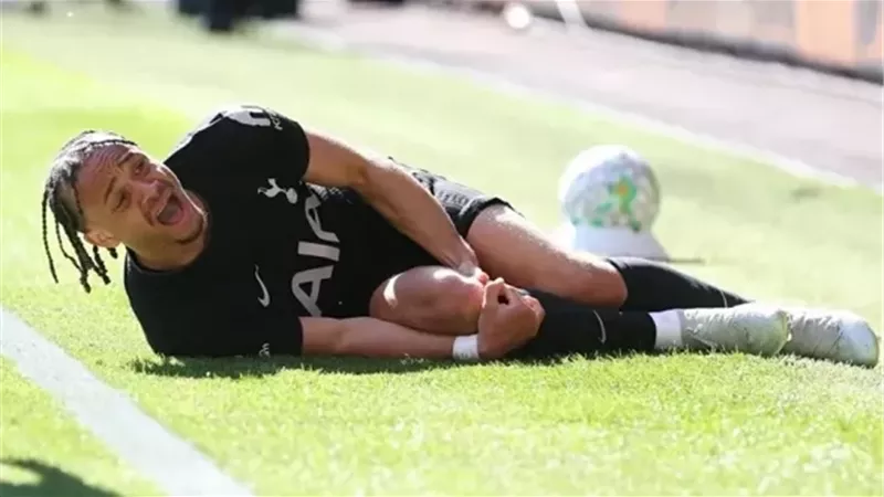 تشافي سيمونز ينضم لقائمة الغائبين عن كأس العالم