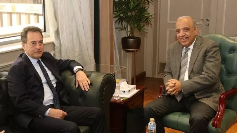 وزير الكهرباء يبحث مع سفير فرنسا سبل دعم وتعزيز فرص الشراكة