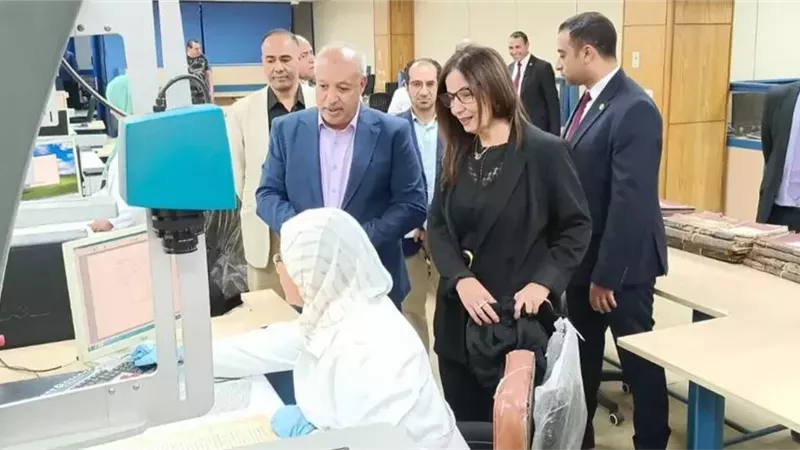 وزيرة الثقافة تتفقد دار الكتب والوثائق القومية