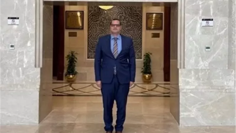 عميد حقوق عين شمس يشارك في إعداد تشريع يحمي الأطفال من السوشيال ميديا