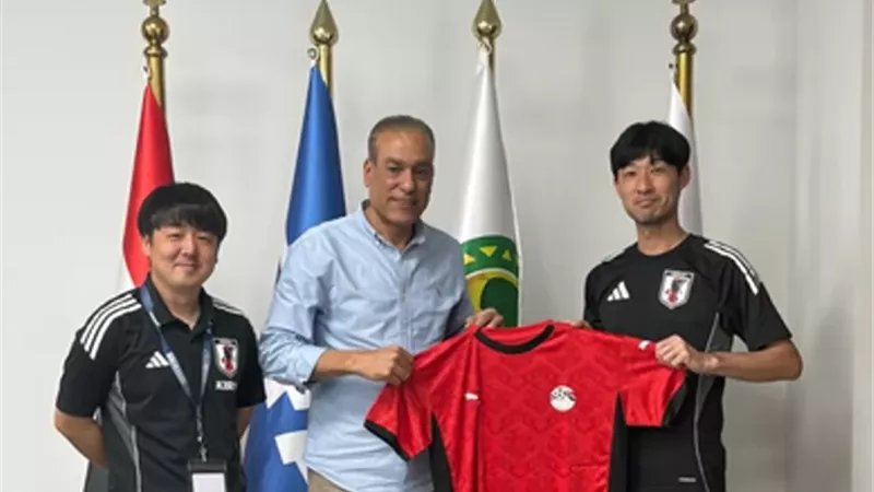 مصطفى عزام يستقبل بعثة منتخب اليابان للناشئين