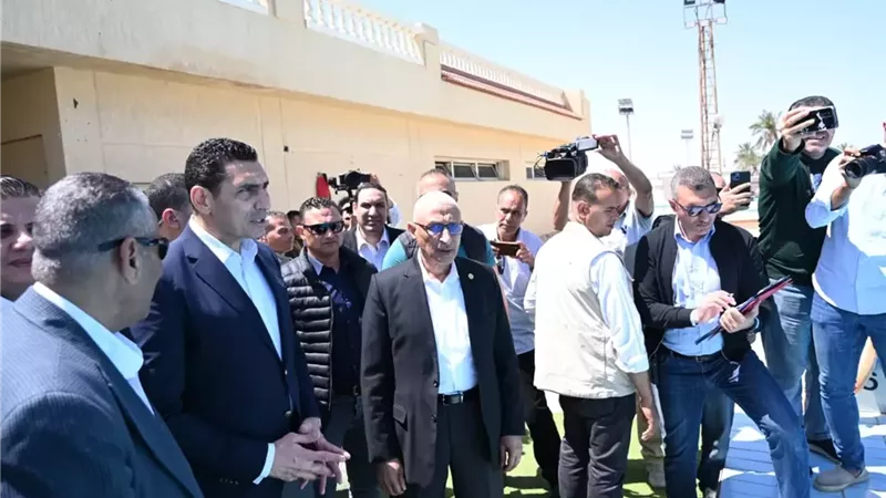 وزير الشباب ومحافظ شمال سيناء يتفقدان حمام السباحة الأوليمبي