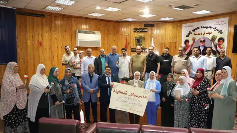 مدير تعليم القاهرة تكرم عمال المديرية: أصحاب العطاء الحقيقي