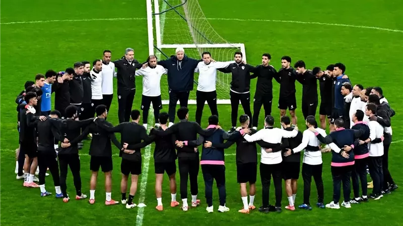 جلسات تحفيزية لرباعي الزمالك مع اللاعبين في معسكر القمة