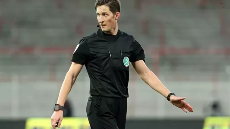 طبيب عظام..من هو الألماني ماتياس يولنبيك حكم قمة الزمالك والأهلي؟
