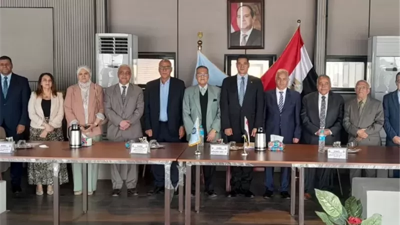 أكاديمية السادات تقر دراسة العلوم الإدارية باللغة الإنجليزية