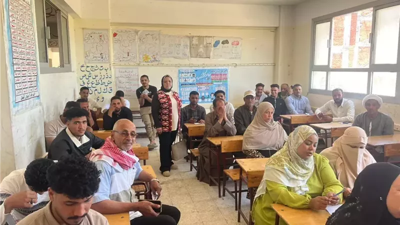 محو أمية 145 مواطنًا في قافلة أبو المطامير