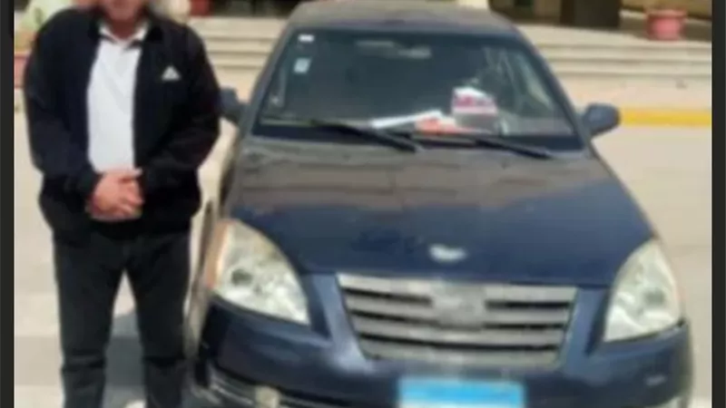 ضبط موظف طمس لوحات سيارته بالعاشر من رمضان للهرب من الرادارات