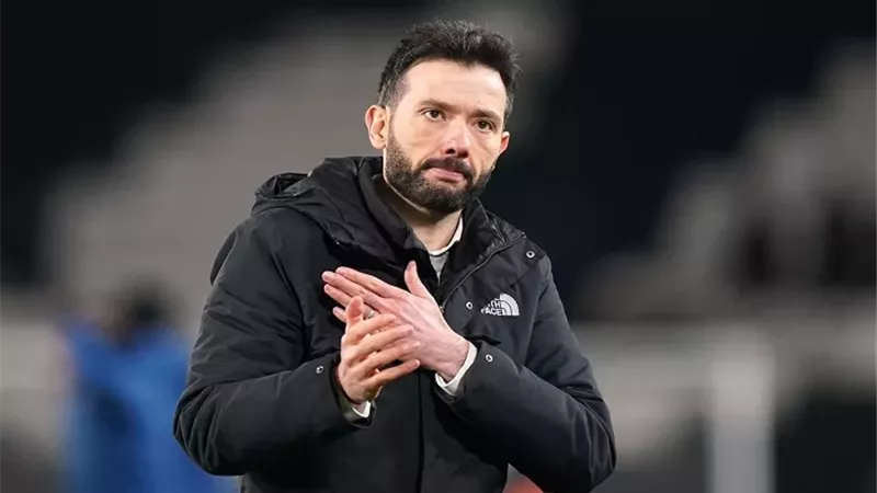 مدرب فالنسيا : ديانج وقع رسميا .. ولهذا السبب تعاقدنا معه