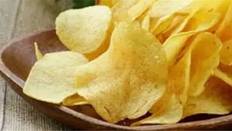 خطر في طبقك اليومي..أطعمة شائعة تضعف التركيز وتزيد احتمالات الخرف