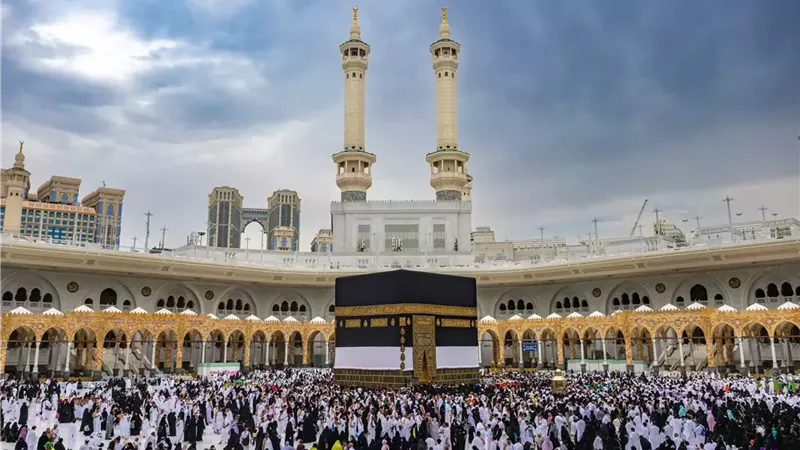 خطيب المسجد الحرام : السعيد مَنْ سَمَتْ نفسه إلى طلب أرفع المراتب