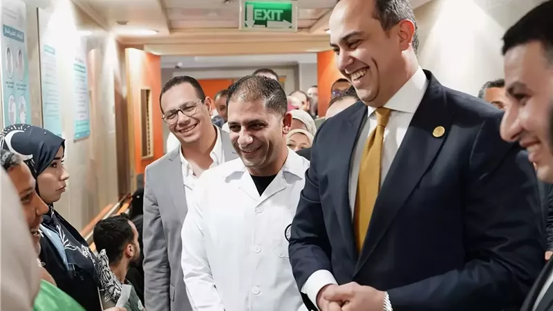 رئيس هيئة الرعاية الصحية يتفقد مجمع الإسماعيلية الطبي..صور
