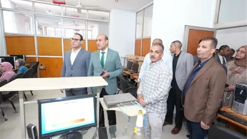 محافظ أسيوط يتفقد مركز التدريب ويشيد ببرامجه فى تأهيل الشباب
