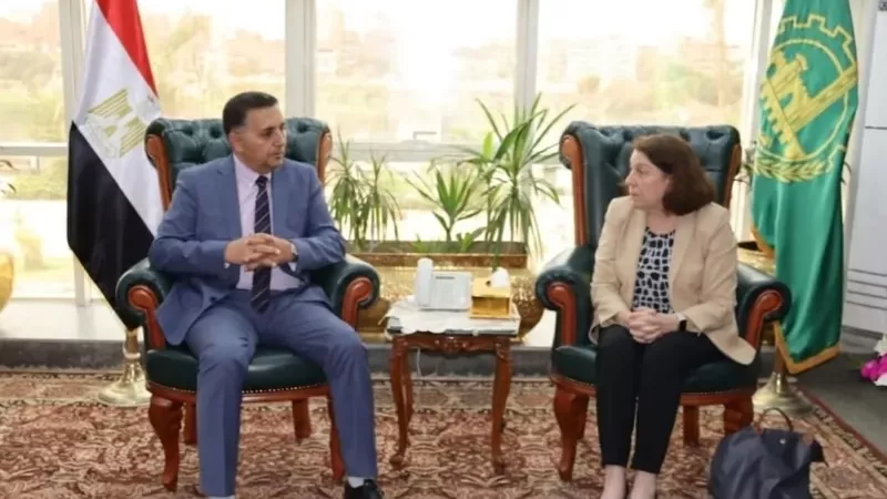 محافظ القليوبية يبحث مستجدات مشروع تلوث الهواء وإغلاق مدفن أبو زعبل وإنشاء محطات وسيطة