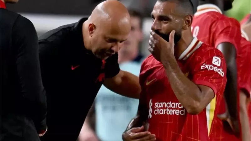 مررنا بفترة عصيبة معا.. سلوت يكشف كواليس علاقته مع محمد صلاح