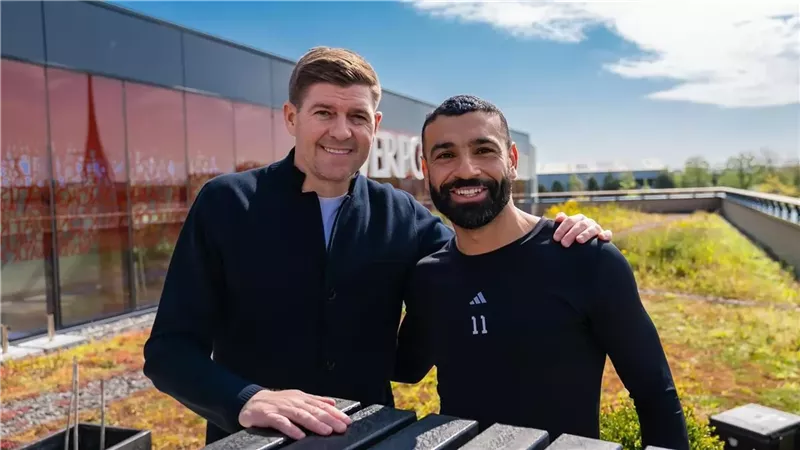 بكيت مع والدته.. محمد صلاح يكشف اللاعب الوحيد الذي تأثر برحيله