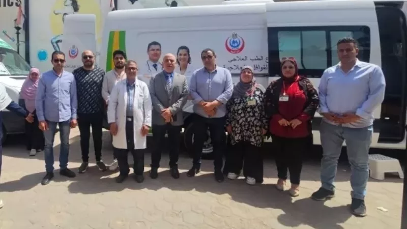 وكيل صحة القليوبية يتفقد قافلة طبية مجانية ببنها لخدمة المواطنين
