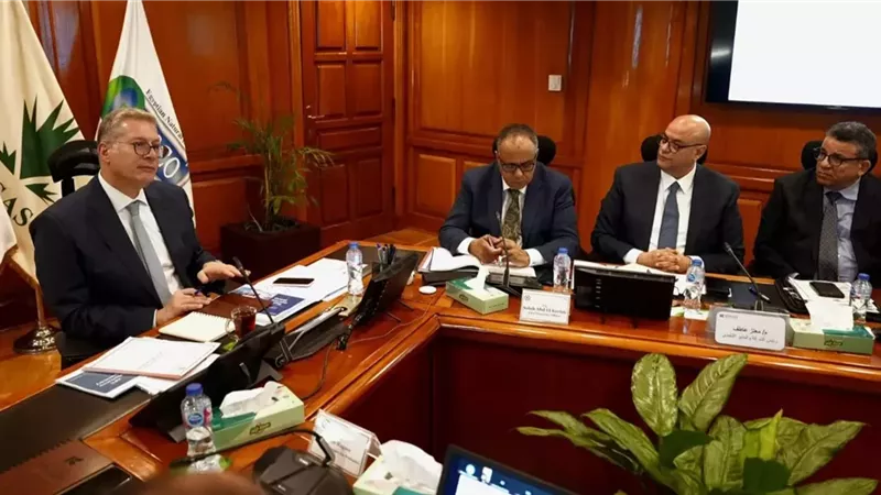 وزير البترول يوجه باستغلال إمكانات حقول شركةخالدة ويشيد بخطتها الخمسية
