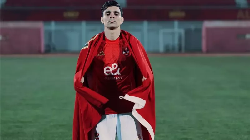 نجم الأهلي السابق يهاجم أشرف بن شرقي: 