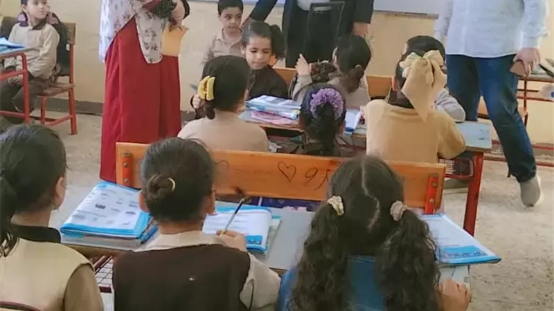 مدير تعليم الخانكة يتابع الإمتحانات الشهرية بالمدارس