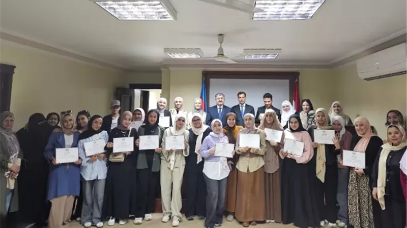 تُكرّم المتفوقين من طلاب آداب القاهرة
