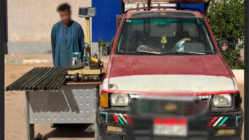 أمن الوادي الجديد يضبط سارق معدات طاقة شمسية باحدي المزارع
