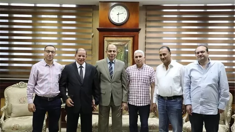محافظ المنيا يلتقي أعضاء مجلس النواب لبحث مطالب المواطنين