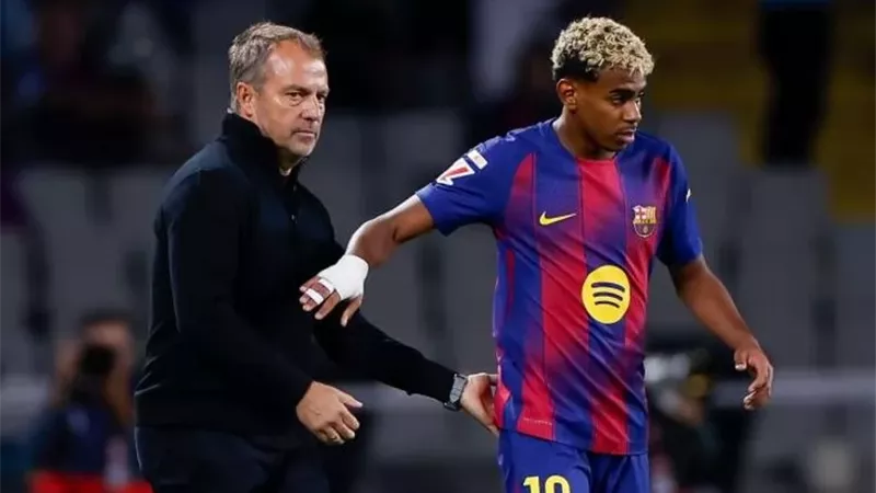 فليك يرسم ملامح تشكيل برشلونة بالكلاسيكو.. ويستقر على بديل يامال