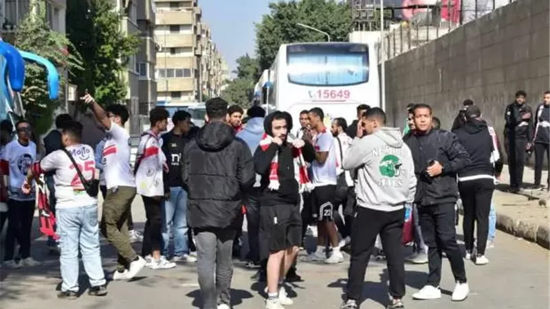 حافلات جماهير الزمالك تتوجه لستاد ببرج العرب لحضور مباراة سموحة