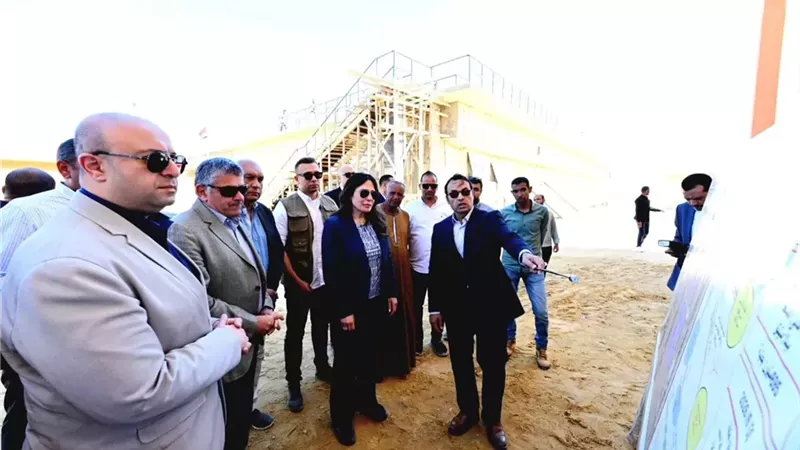 تفاصيل جولة وزيرة الإسكان ومحافظ الفيوم بمحطات الصرف الصحي