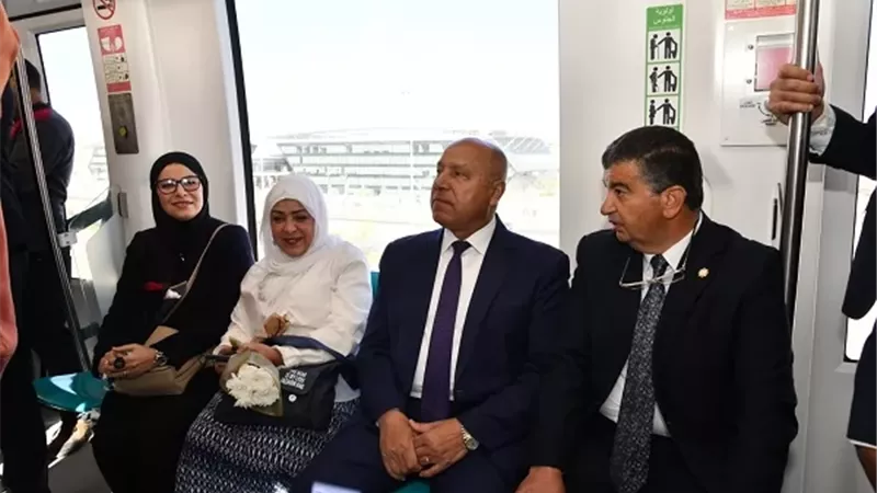 وزير النقل يقدم التهنئة للشعب المصري على تشغيل مونوريل شرق النيل