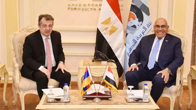 رئيس الهيئة العربية للتصنيع يبحث مع سفير أرمينيا تعزيز التعاون