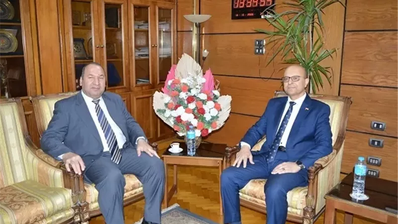 رئيسا جامعة أسيوط والأهلية يبحثان سبل التعاون المشترك