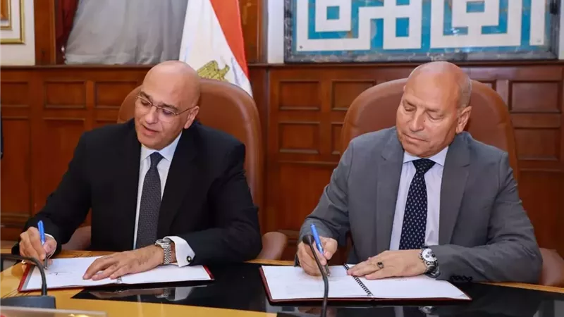 محافظ القاهرة يلتقى رئيس جهاز تنمية المشروعات المتوسطة والصغيرة