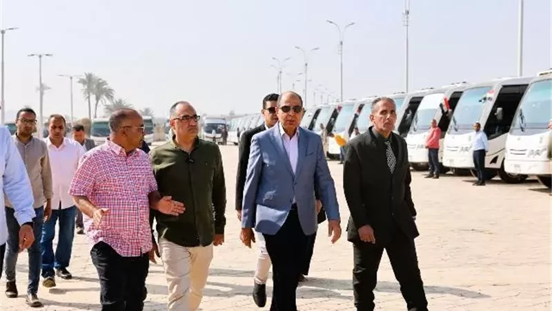 كدواني يشهد اصطفاف 73 أتوبيسًا حديث يوفر وسيلة مواصلات آمنة